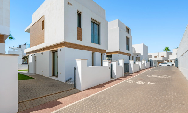Odsprzedaż - Villa - Orihuela Costa - Villamartín