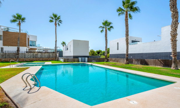 Odsprzedaż - Villa - Orihuela Costa - Villamartín