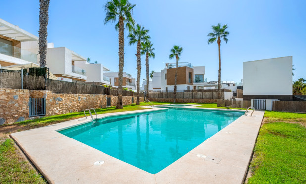 Odsprzedaż - Villa - Orihuela Costa - Villamartín