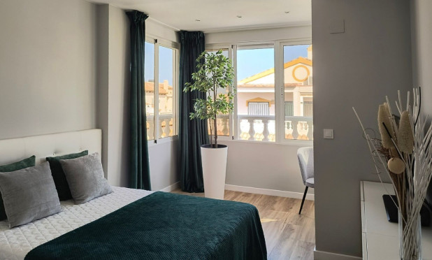 Resale - Townhouse - Alicante - La Florida