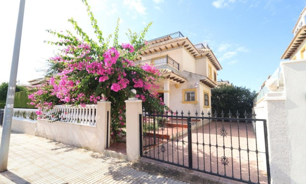 Resale - Villa - Orihuela Costa - Playa Flamenca