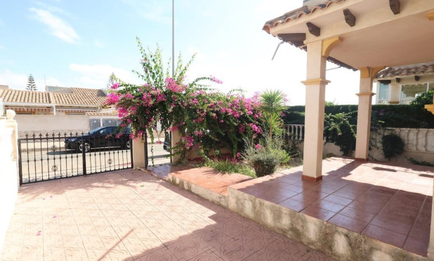 Resale - Villa - Orihuela Costa - Playa Flamenca