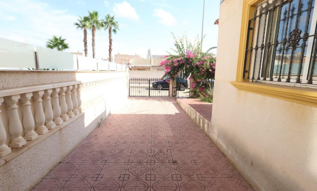 Resale - Villa - Orihuela Costa - Playa Flamenca