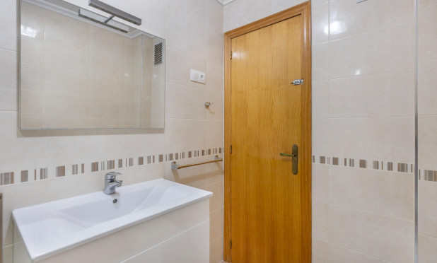 Resale - Apartment / flat - Torrevieja - La Mata
