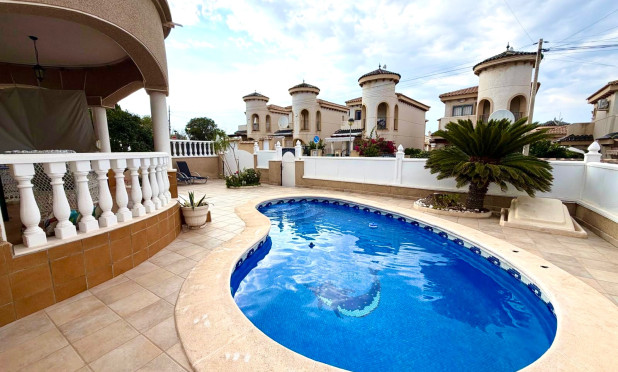 Resale - Villa - Orihuela Costa - Villamartín