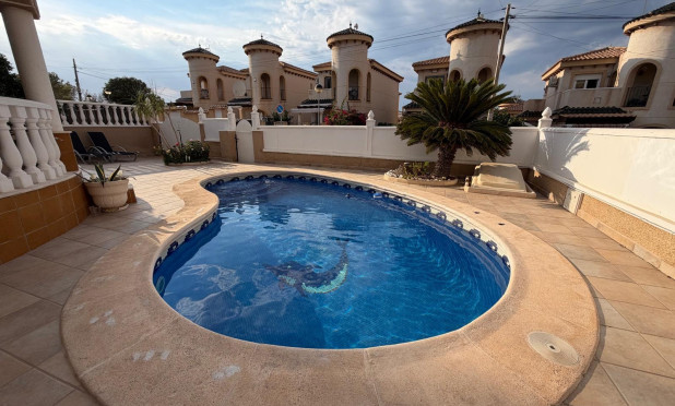 Resale - Villa - Orihuela Costa - Villamartín