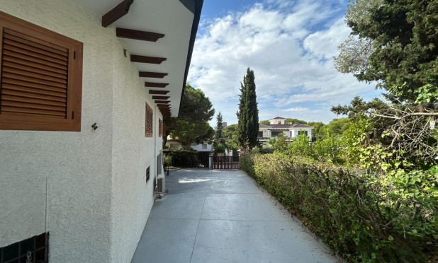 Wiederverkauf - Villa - Orihuela Costa - Campoamor