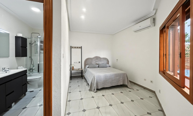 Wiederverkauf - Villa - Orihuela Costa - Campoamor