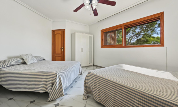 Wiederverkauf - Villa - Orihuela Costa - Campoamor