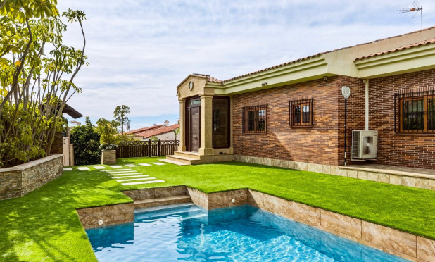 Resale - Villa - La Nucía