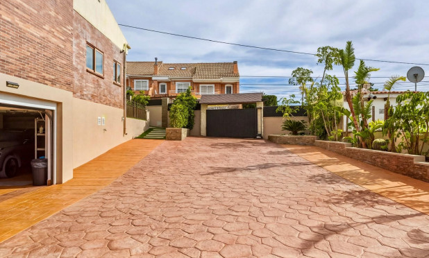 Resale - Villa - La Nucía