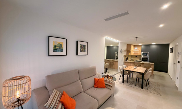 Resale - Apartment / flat - Lo Crispin