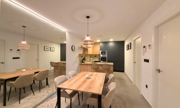 Resale - Apartment / flat - Lo Crispin
