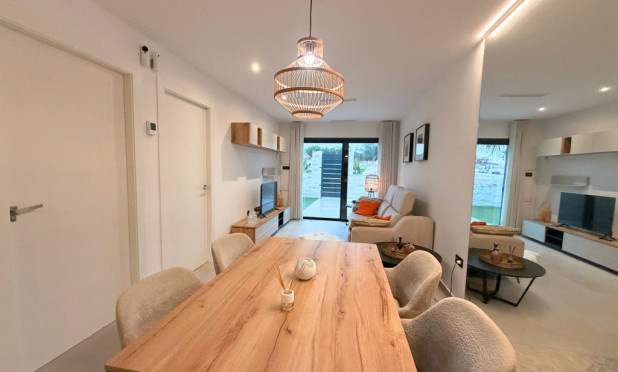 Resale - Apartment / flat - Lo Crispin