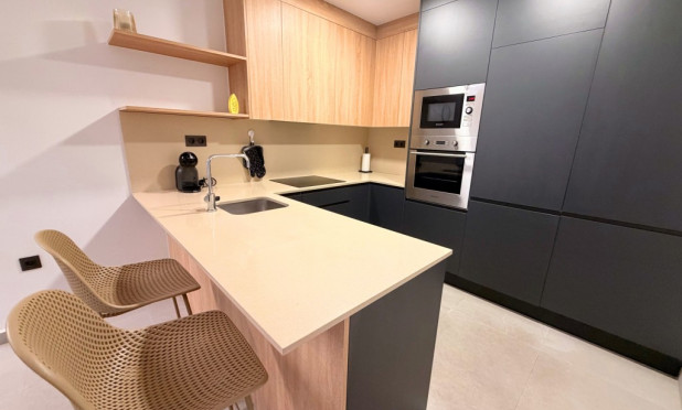 Resale - Apartment / flat - Lo Crispin