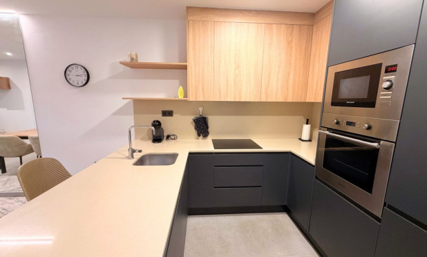 Resale - Apartment / flat - Lo Crispin