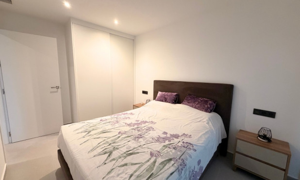 Resale - Apartment / flat - Lo Crispin