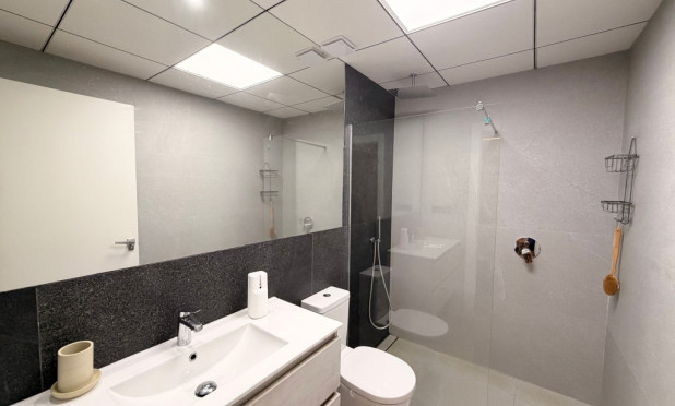 Resale - Apartment / flat - Lo Crispin