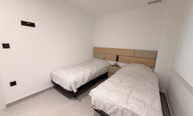 Resale - Apartment / flat - Lo Crispin