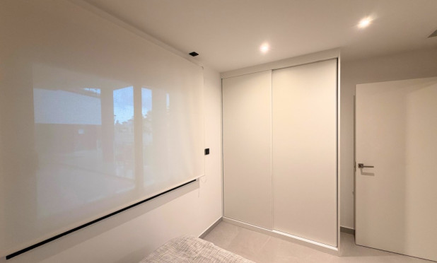Resale - Apartment / flat - Lo Crispin