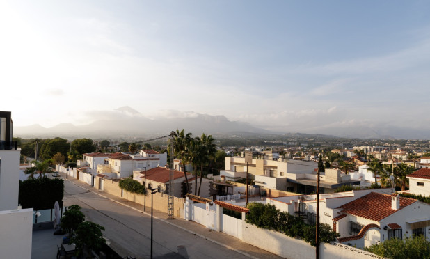Resale - Villa - Albir