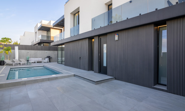 Resale - Villa - Albir