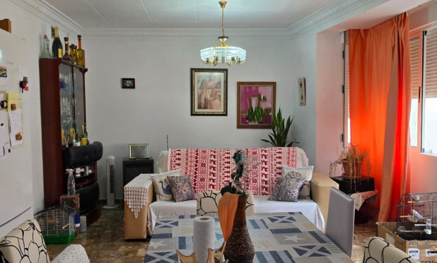 Resale - Apartment / flat - Oliva - Centro