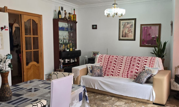 Resale - Apartment / flat - Oliva - Centro