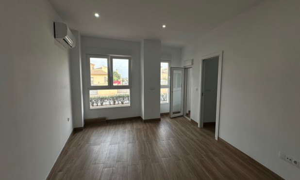 Resale - Apartment / flat - Torrevieja - Centro