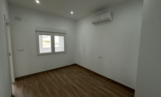 Resale - Apartment / flat - Torrevieja - Centro