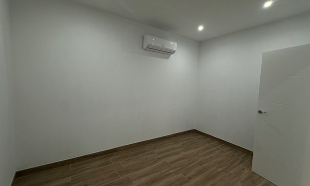 Resale - Apartment / flat - Torrevieja - Centro