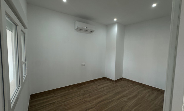 Resale - Apartment / flat - Torrevieja - Centro