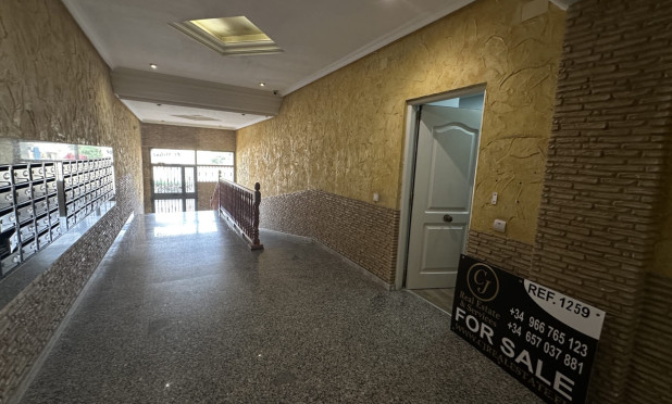 Resale - Apartment / flat - Torrevieja - Centro
