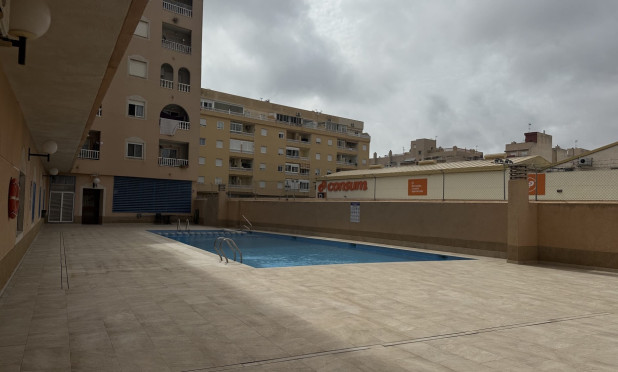 Resale - Apartment / flat - Torrevieja - Centro