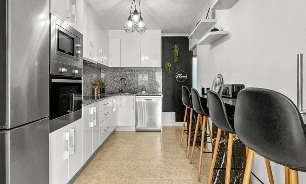 Resale - Townhouse - Torrevieja - La Siesta - El Salado -  Torreta
