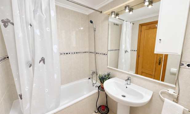 Wiederverkauf - Wohnung - Torrevieja - Centro