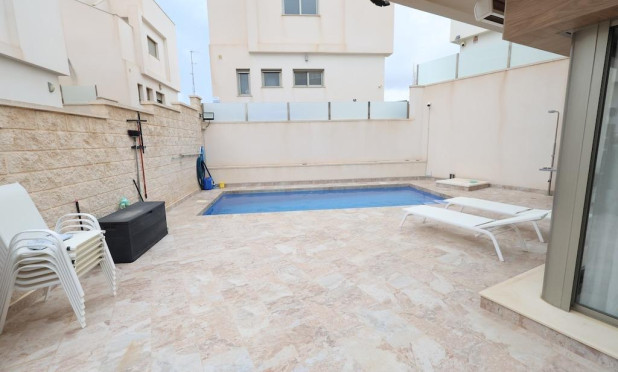 Wiederverkauf - Villa - Orihuela Costa - Villamartín