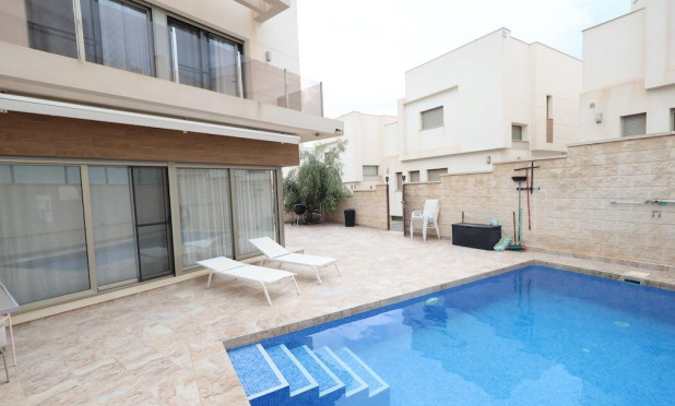 Wiederverkauf - Villa - Orihuela Costa - Villamartín