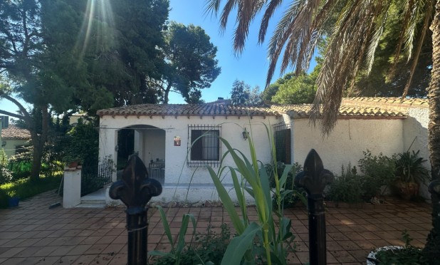 Resale - Villa - Orihuela Costa - Punta Prima