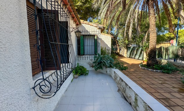 Resale - Villa - Orihuela Costa - Punta Prima