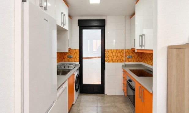 Resale - Apartment / flat - Torrevieja - La Mata
