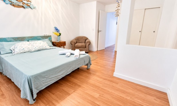 Resale - Apartment / Duplex - Torrevieja - Playa de los Locos