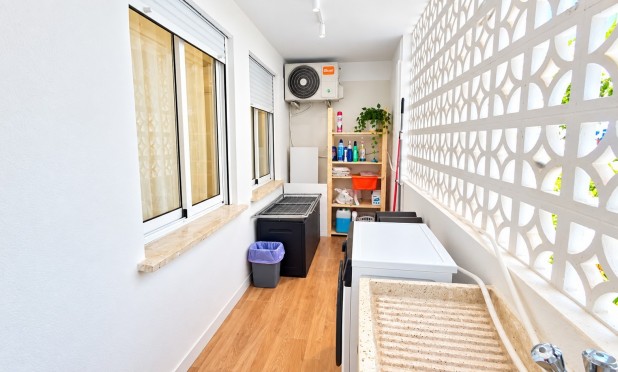 Resale - Apartment / Duplex - Torrevieja - Playa de los Locos