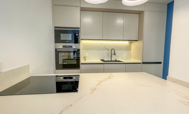 Resale - Apartment / flat - Torrevieja - El Acequión - Los Náufragos