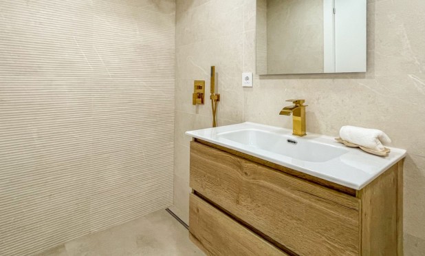 Resale - Apartment / flat - Torrevieja - El Acequión - Los Náufragos