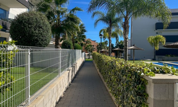 Resale - Apartment / flat - Orihuela - Villamartin