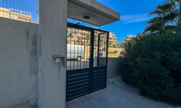 Resale - Apartment / flat - Orihuela - Villamartin