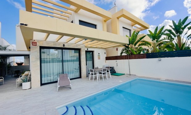 Resale - Villa - Los Montesinos - La Herrada