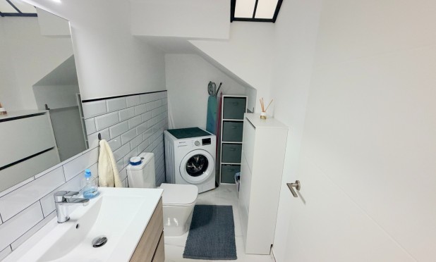 Resale - Villa - Los Montesinos - La Herrada