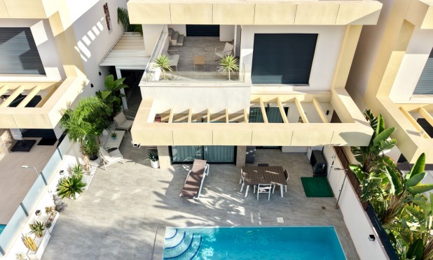 Resale - Villa - Los Montesinos - La Herrada